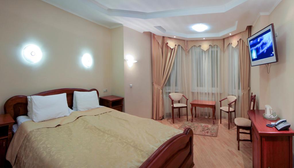 Red Stone Hotel Truskavets Exterior photo