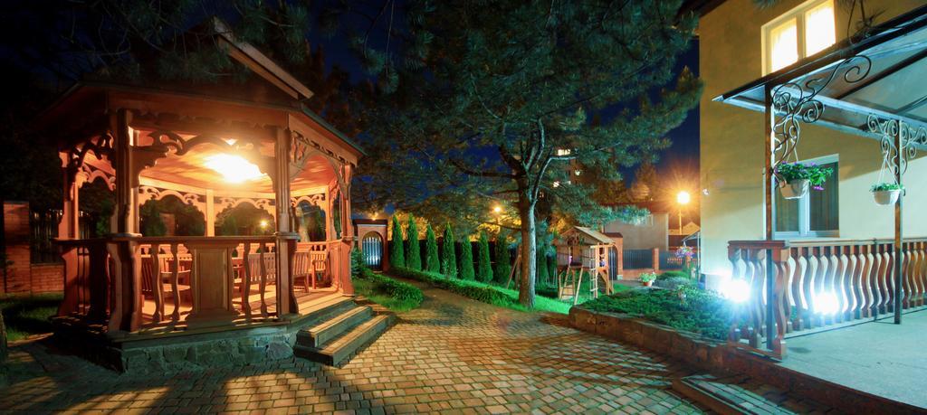 Red Stone Hotel Truskavets Exterior photo